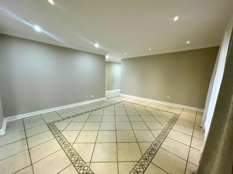 5 Bedroom Property for Sale in Safari Gardens North West